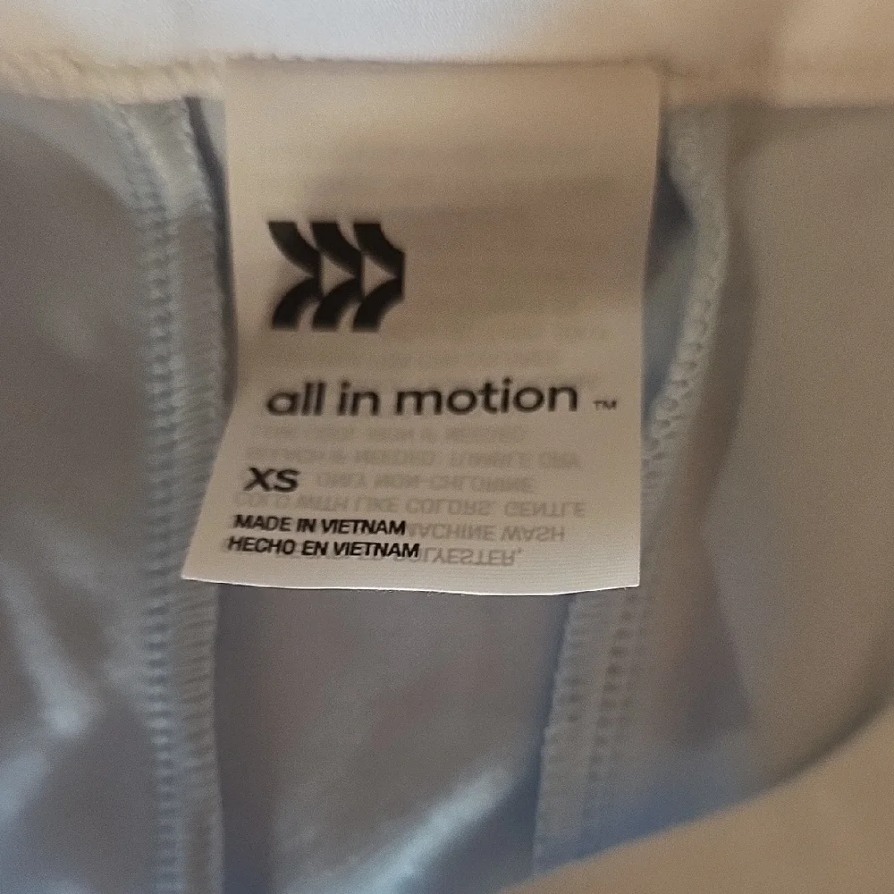 All in Motion White Crop Top - Picture 3 of 3